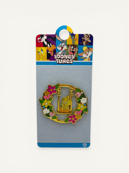 Six Flags Looney Tunes Tweety Bird Swinging Pin